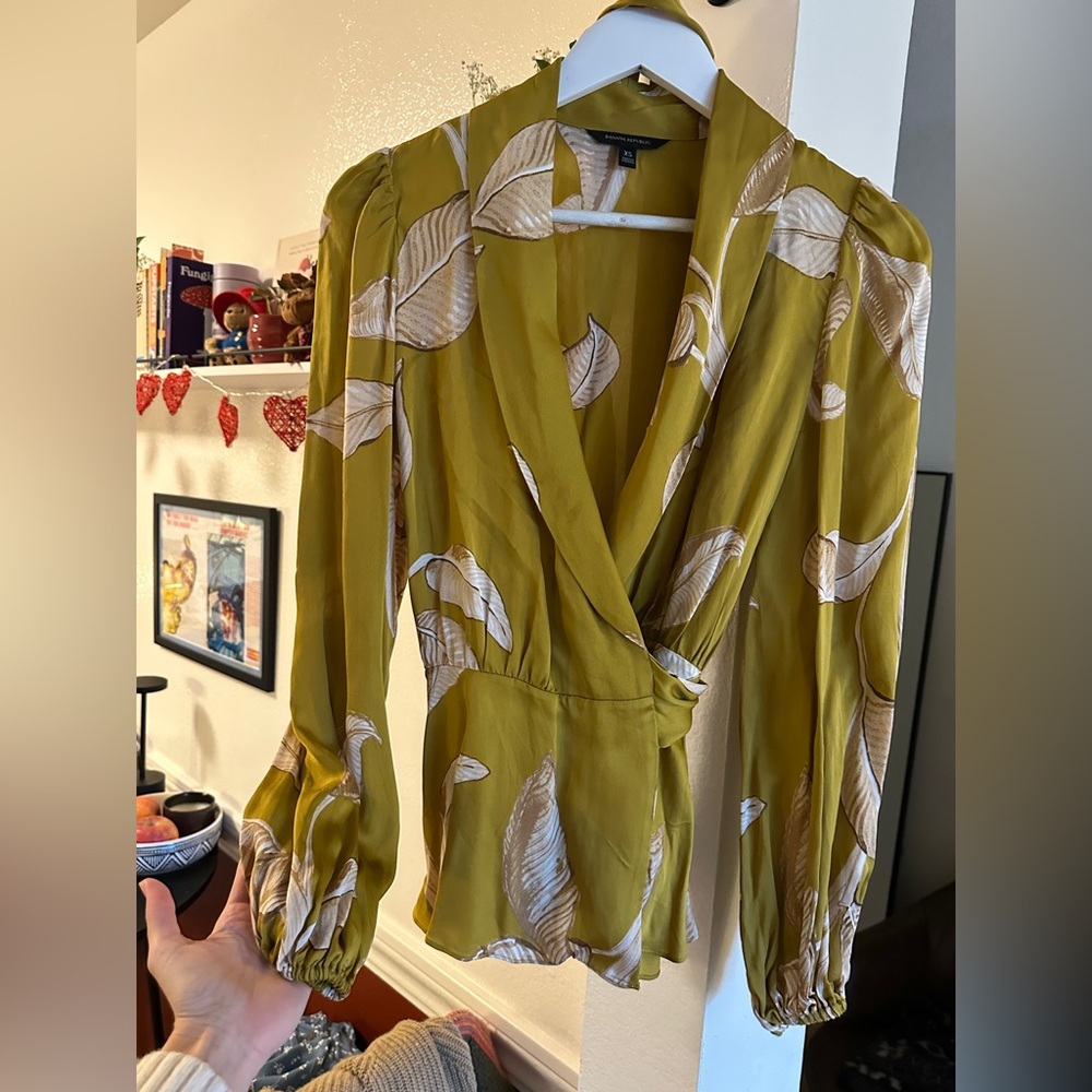 Banana Republic - Wrap Blouse in Olive Green with Cream Leaf Print, size XS